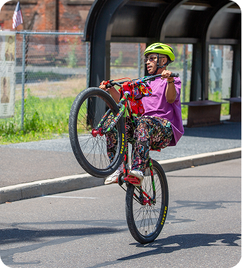 interior-designer-working-with-young-couple